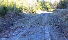 Wegeschaden L4 - große Steine - Nähe Neuntel